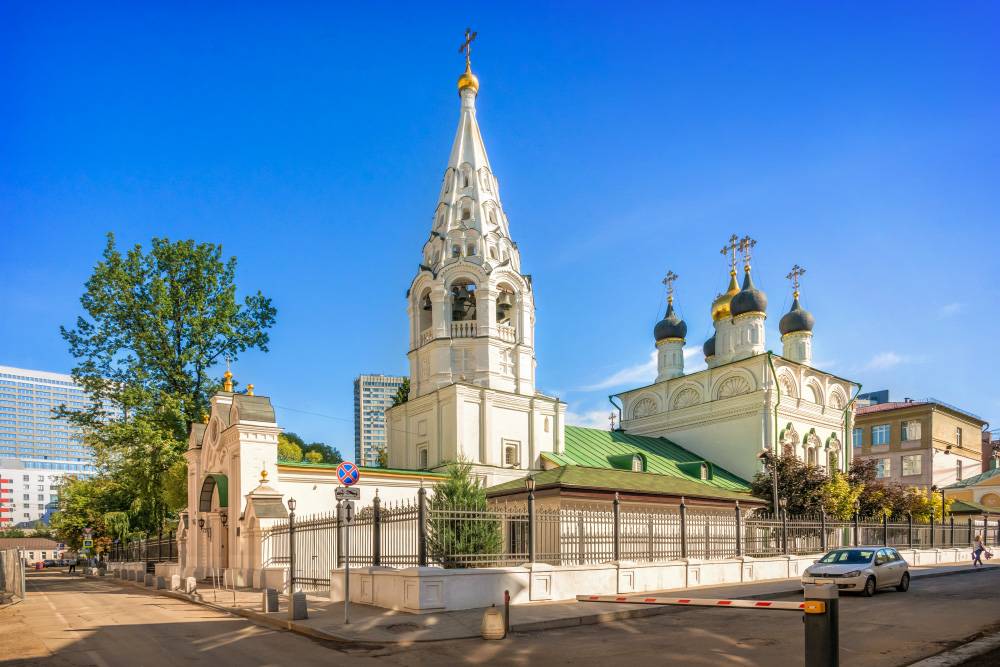 Так в реальной жизни выглядит «Московский дворик» с картины Василия Поленова. Источник:&nbsp;Baturina Yuliya / Shutterstock
