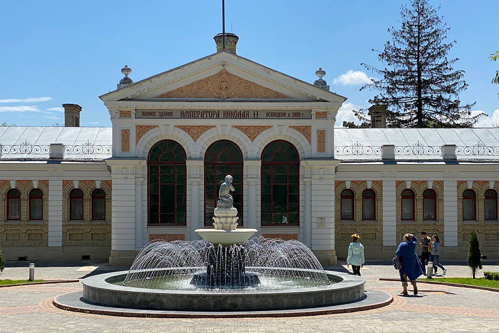 Снаружи здание Николаевских ванн выглядит изысканно