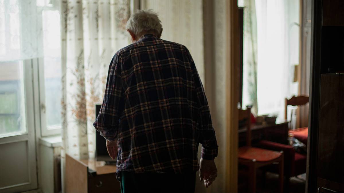 «Глотаю слюнки и иду дальше»: как пожилые люди сталкиваются с финансовым насилием