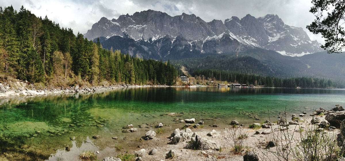 Айбзее — маленькое озеро под Цугшпитце, самой высокой горой Германии