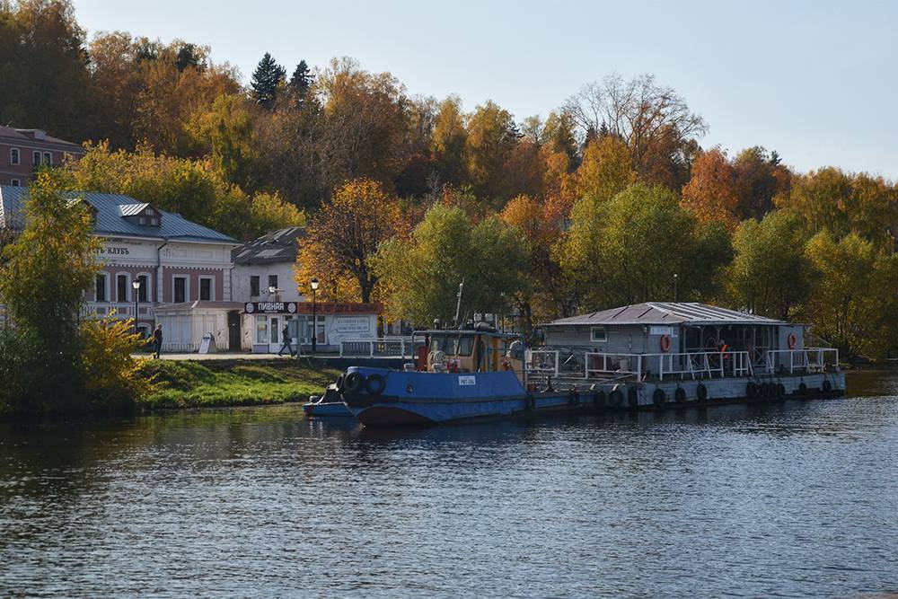 Причал с теплоходами в Плесе