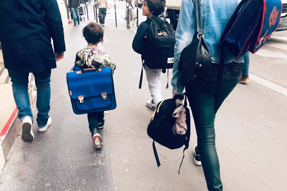 Суровые школьные будни для французских детей начинаются гораздо раньше, чем для их российских сверстников