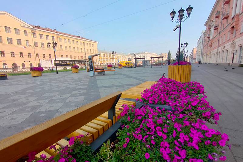 Площадь Ленина летом