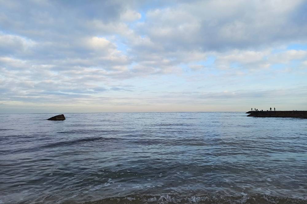 Море сегодня спокойное, на&nbsp;пирсе много рыбаков, значит, пошла ставридка и&nbsp;барабуля