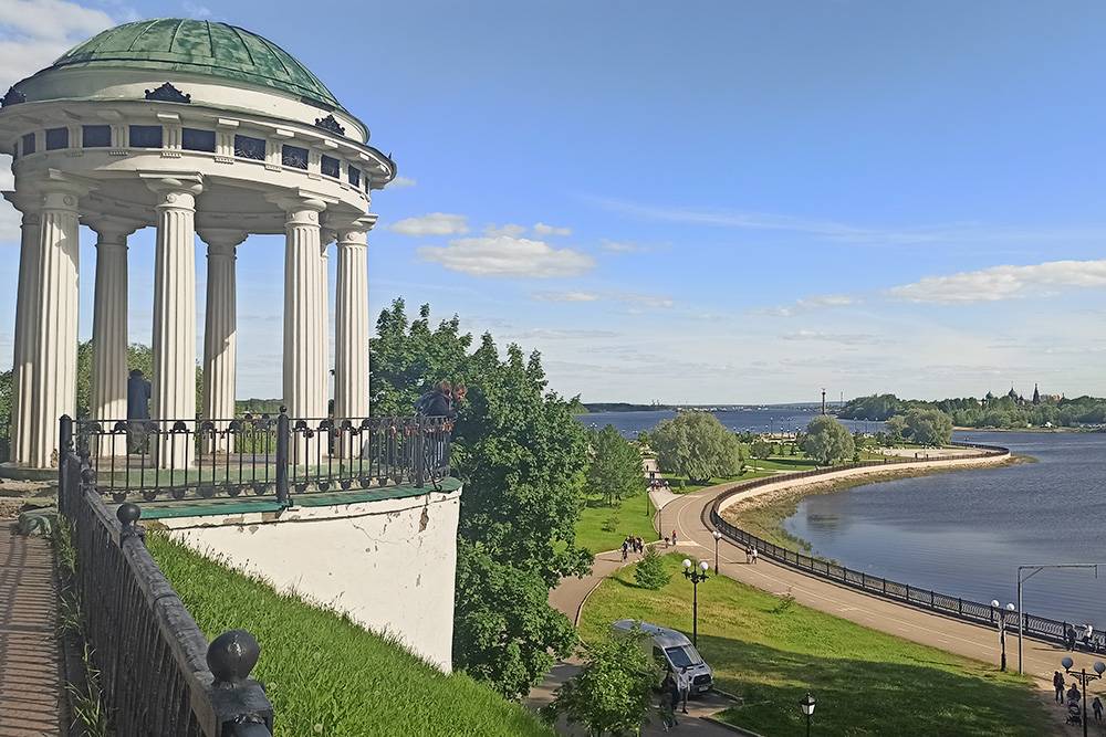 Центр Ярославля включен в список наследия Юнеско. Он производит впечатление целостного культурного пространства. Просто идешь, и уже красиво