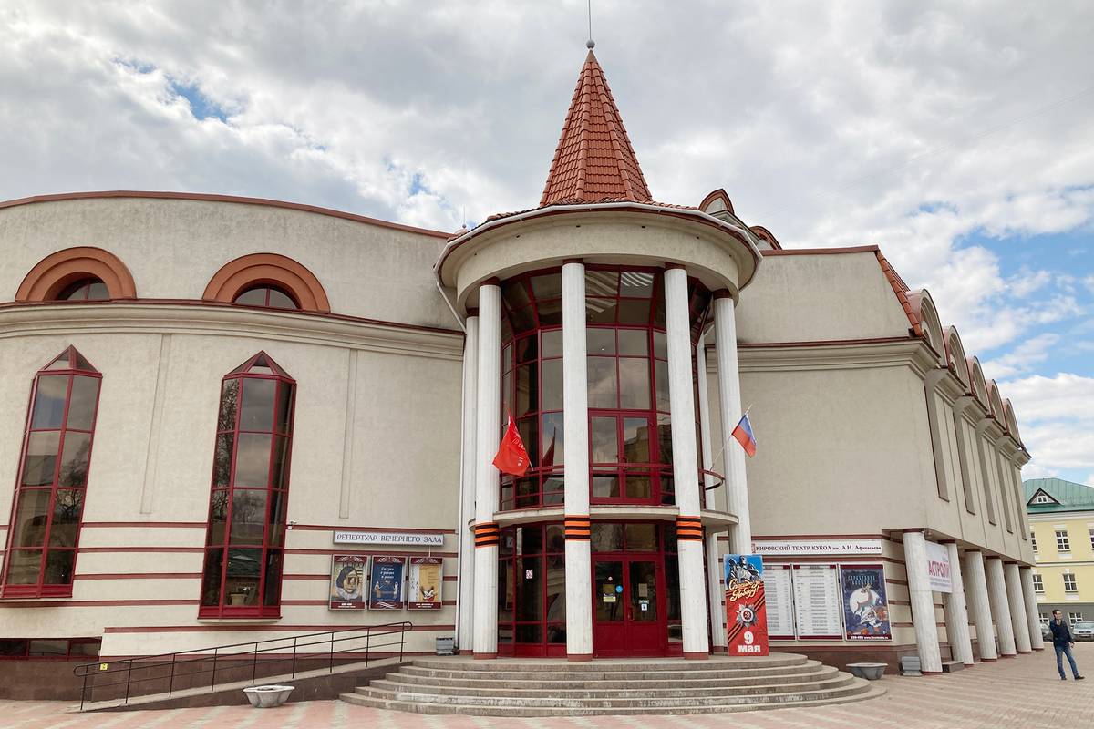 В здание с башенкой театр переехал в 2009&nbsp;году