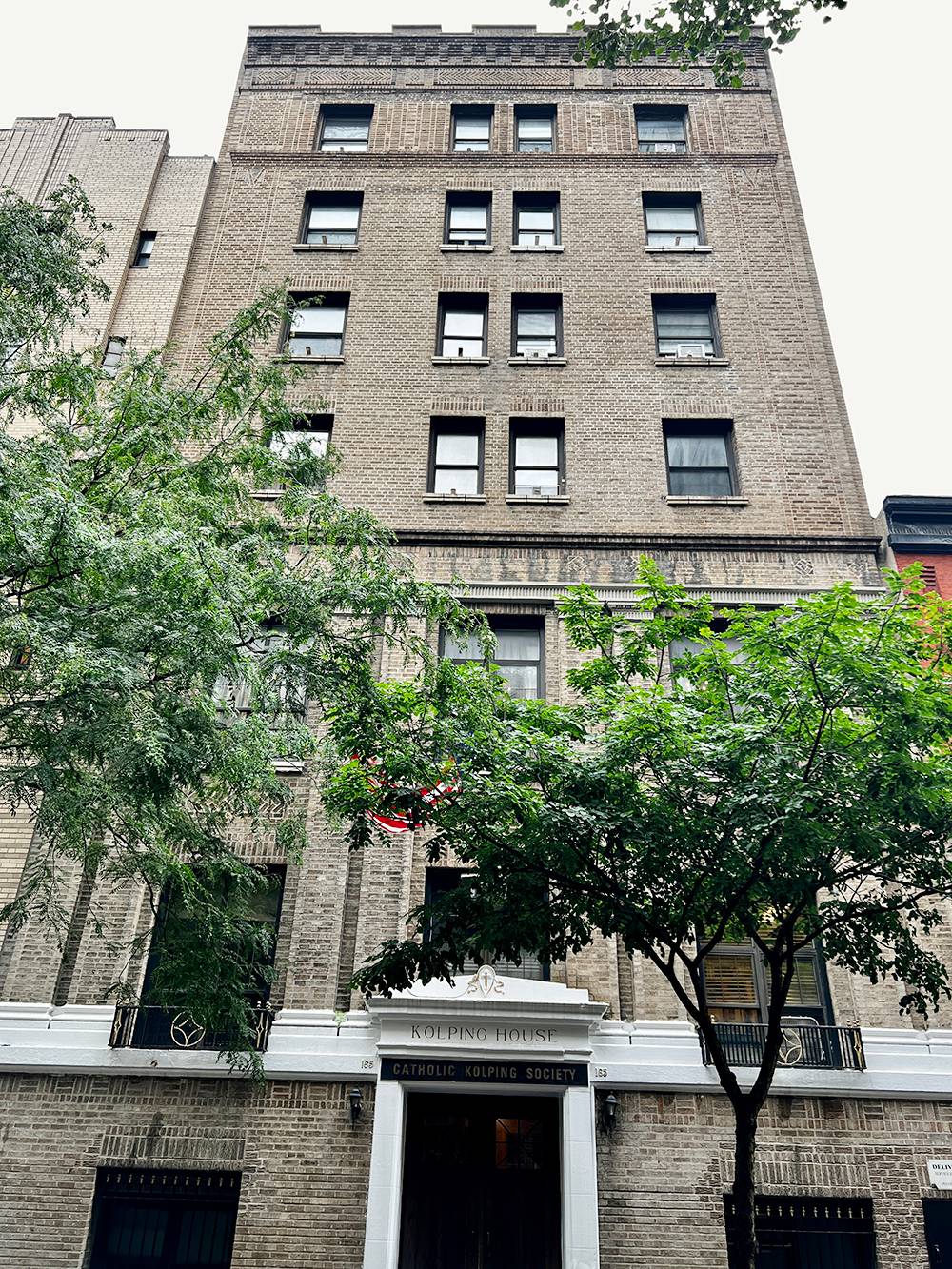 Мое первое долгосрочное жилье в Нью-Йорке находилось на 88-й улице между Лексингтон-авеню и Третьей авеню. Идеальный вариант, чтобы оказаться в самом центре Манхэттена по приемлемой цене