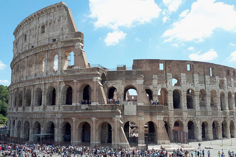 Посещение Колизея и Римского форума стоит 14 € (1060 <span class=ruble>Р</span>)