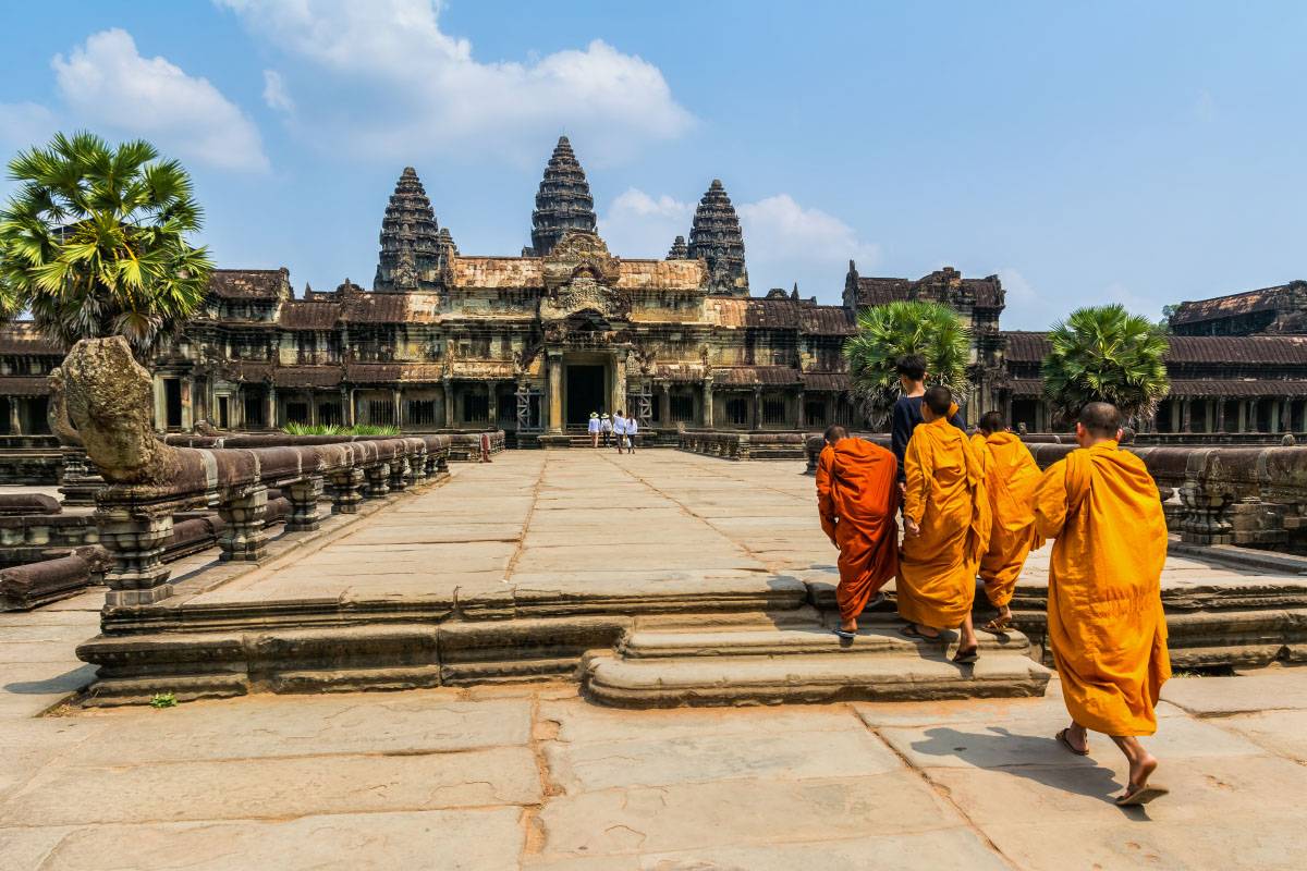 На территории Ангкор-Вата можно встретить монахов. Фото:&nbsp;Olena Tur&nbsp;/ Shutterstock