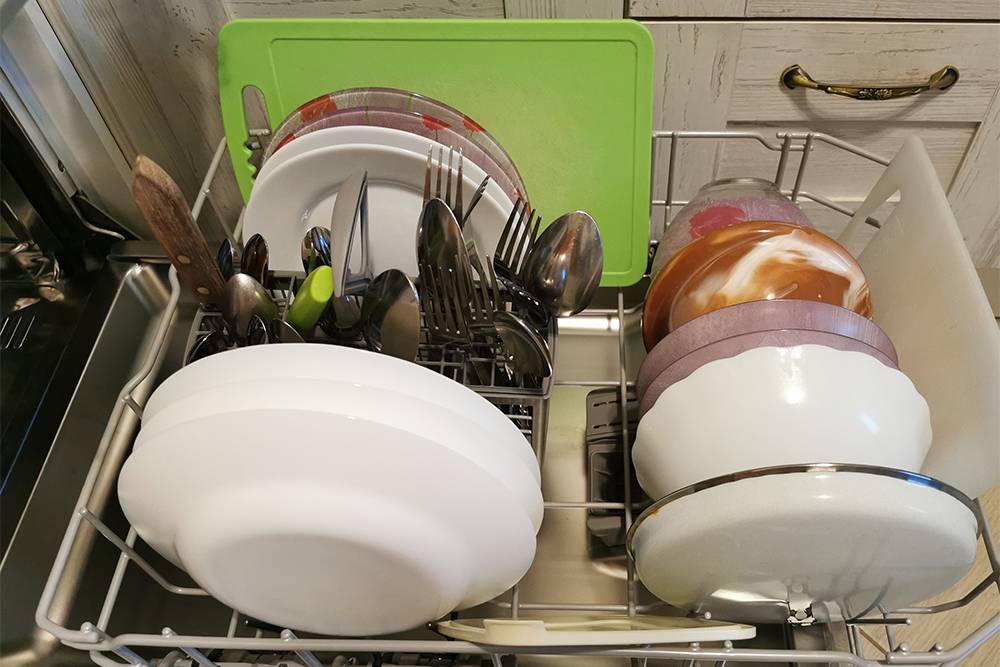 Посудомойка плохо отмывает. Правильно раскладывать посуду.