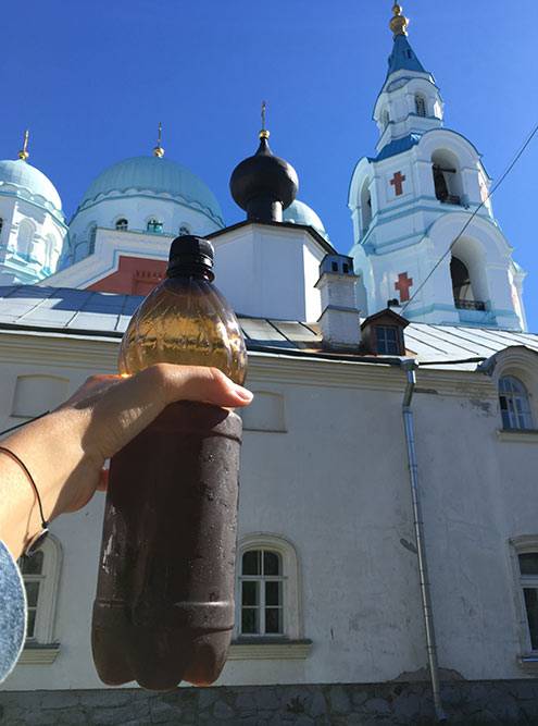 Квас настаивается с изюмом для&nbsp;натурального брожения. Мои&nbsp;друзья видели, как изюминка в бутылке подпрыгнула и ударилась о крышку. Хочу пить такой квас каждую неделю