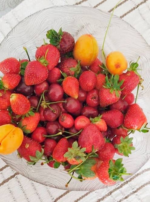 Весной и летом фрукты и ягоды стоят от пяти лир за килограмм