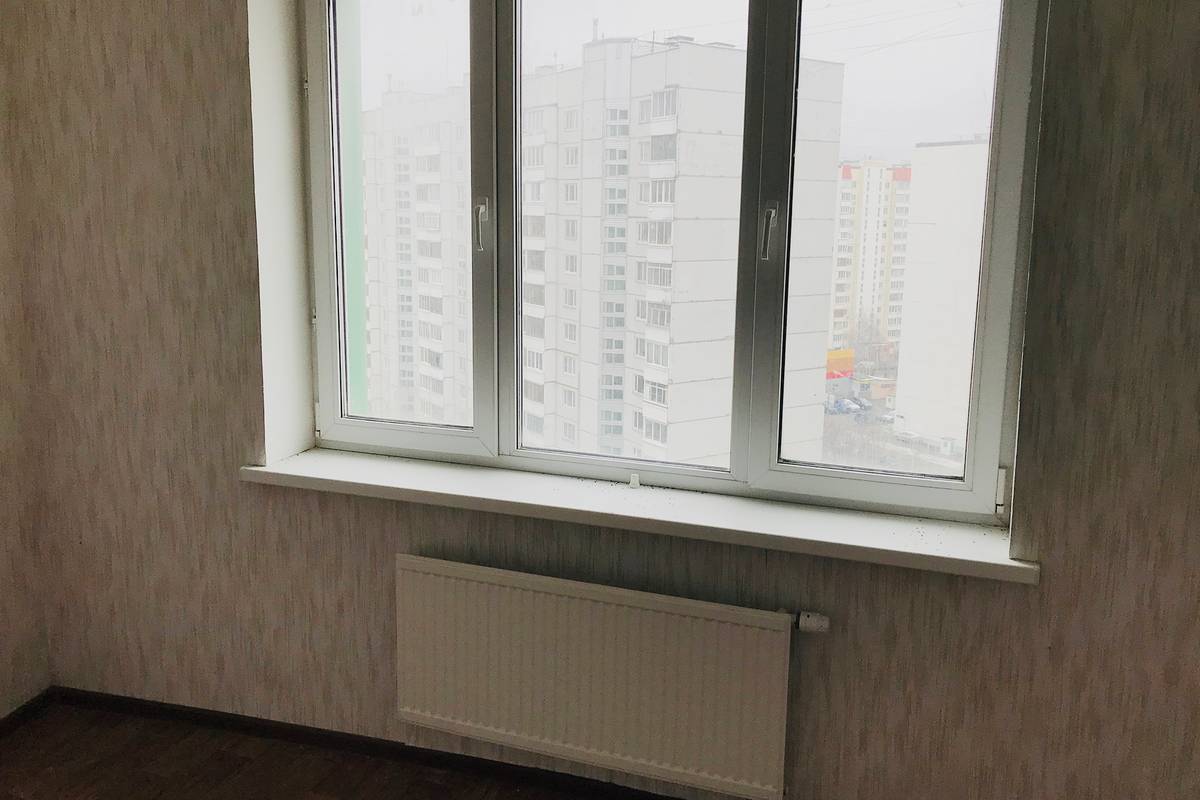На фото плохо видно, но стена с окном немного округлая