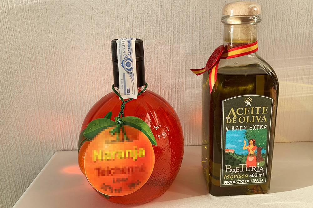 Часть наших подарков: апельсиновый ликер и оливковое масло
