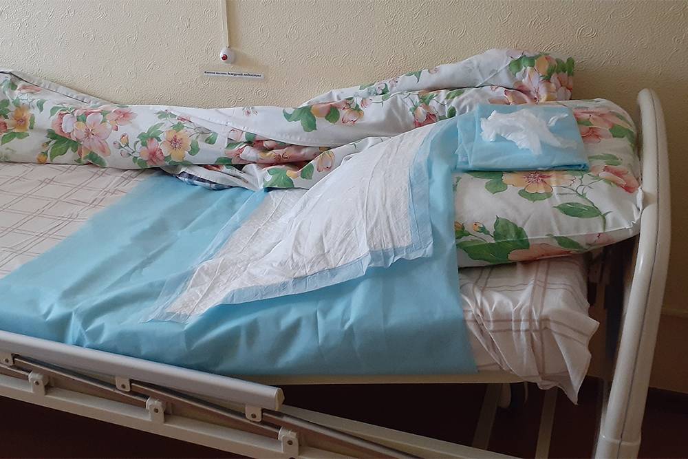 Около кровати была специальная кнопка для&nbsp;вызова медицинской сестры