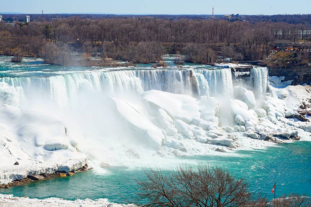 Ниагарский водопад зимой. Фото: EQRoy / Shutterstock