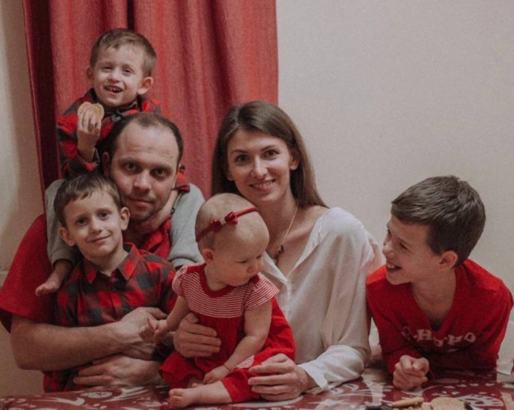 Иван Луговской с женой и детьми