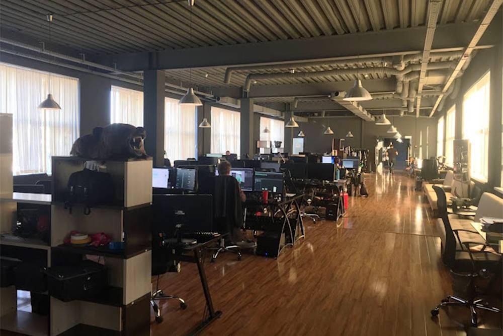 Так выглядел офис Argunov Studio в Москве. Слева можно увидеть часть костюма того самого медведя из «Защитников»