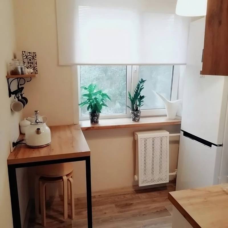 Табуреты убираются под стол и не мешаются под ногами. Источник: Pinterest