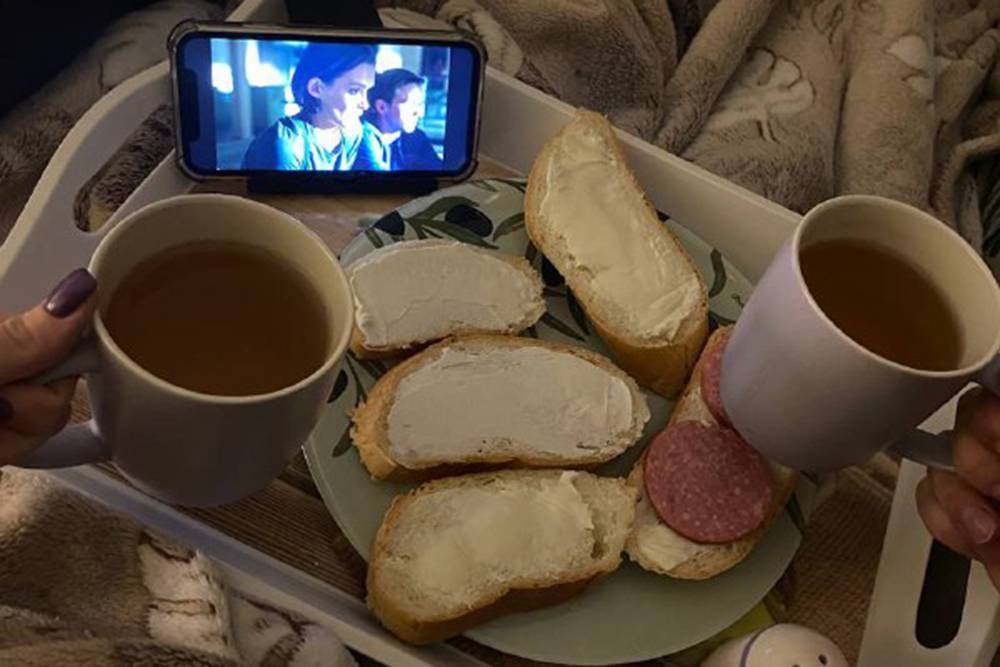 Наш типичный вечер — едим и смотрим сериал. Для&nbsp;меня в этом есть что-то особенное