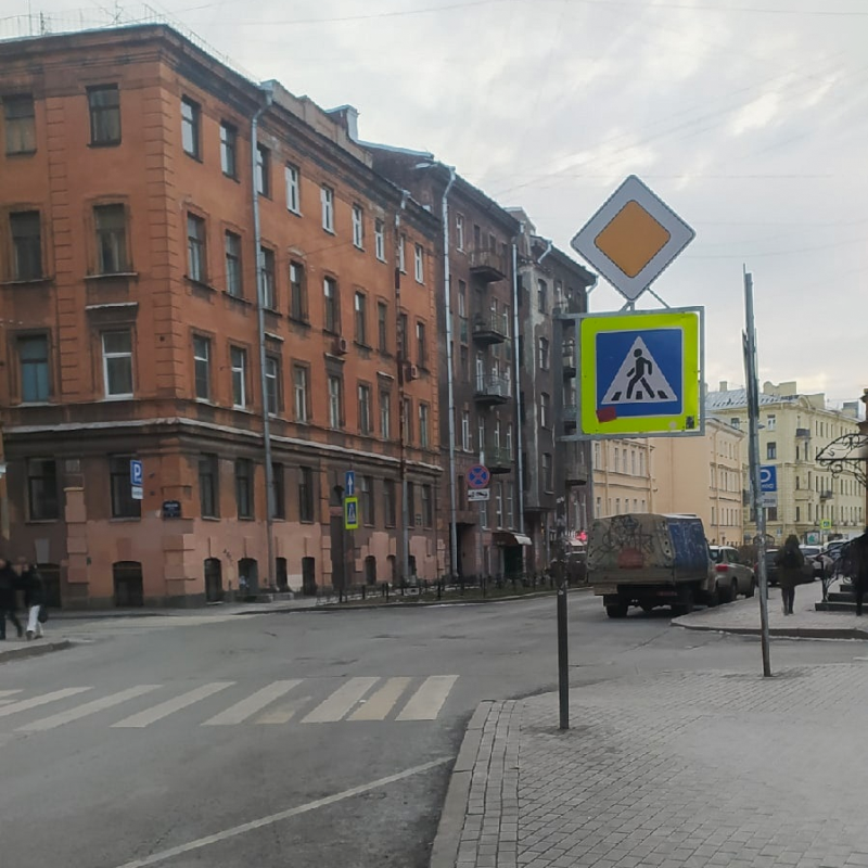 Улочка недалеко от отеля, по которой хожу почти каждый день