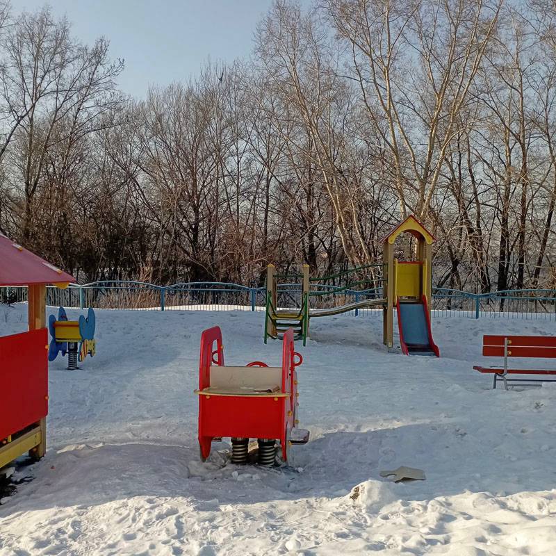 Площадка у дома