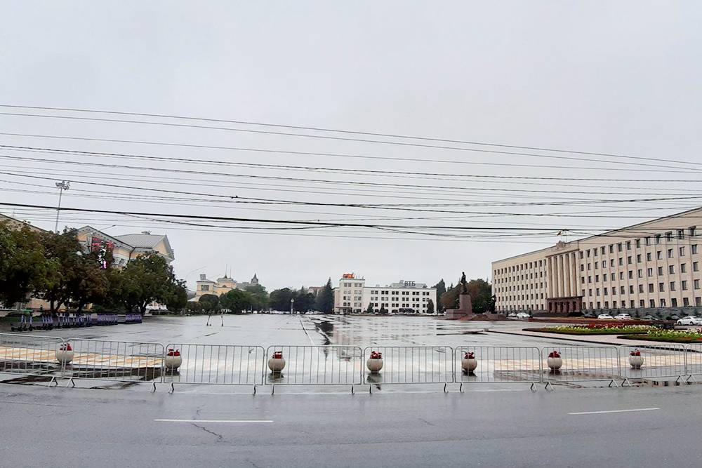 На площади Ленина находится правительство края и местная дума