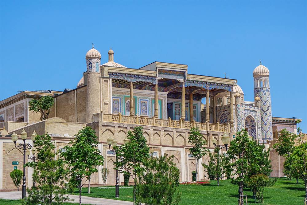 Мечеть кажется маленькой по сравнению с другими в Самарканде. Источник: Poliorketes / Shutterstock