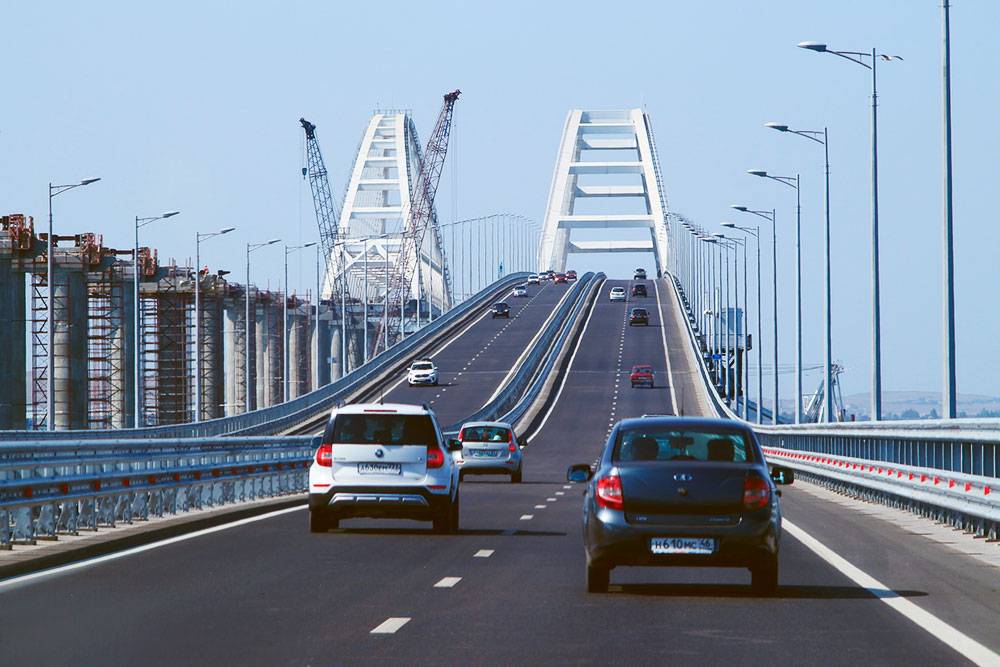 Движение легковых автомобилей по Крымскому мосту открыли в 2018 году. Источник:&nbsp;avilarchik6956&nbsp;/&nbsp;pixabay.com