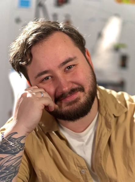 Дмитрий Ларионов