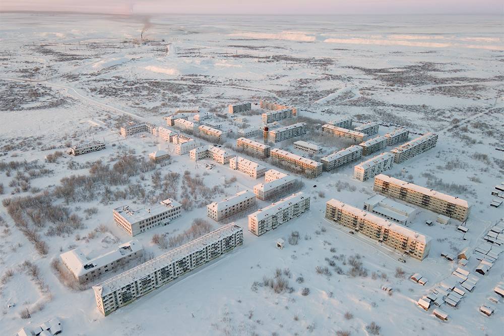 Зимой 2021 года из поселка Советского, который тоже относится к Воркуте, переселили последних жильцов. Все&nbsp;эти дома заброшены