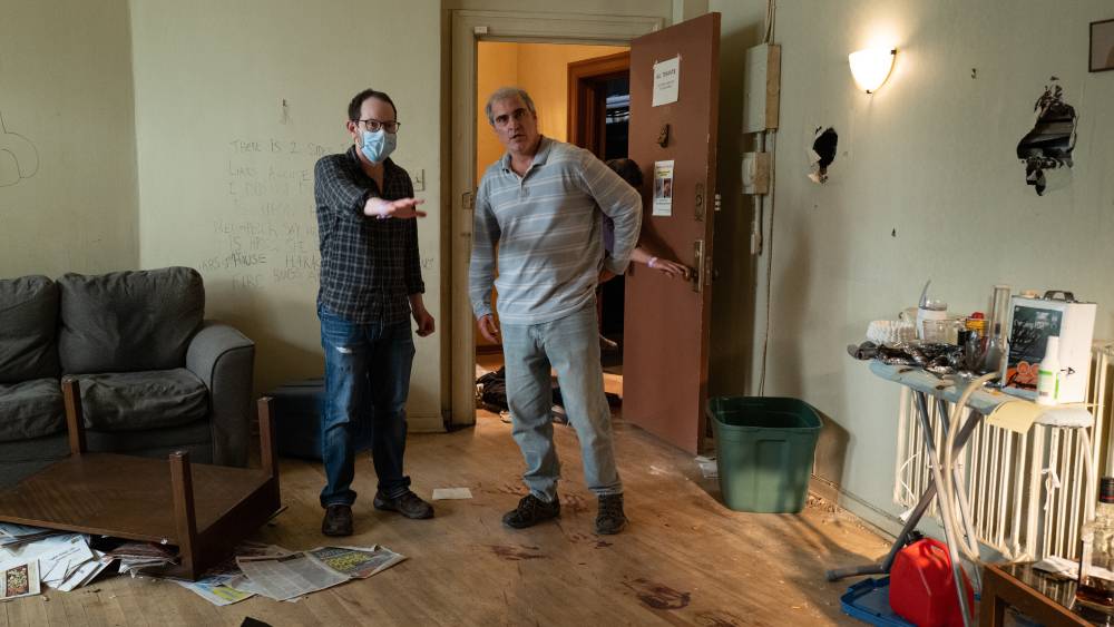 Ари Астер и Хоакин Феникс на съемках фильма в квартире Бо