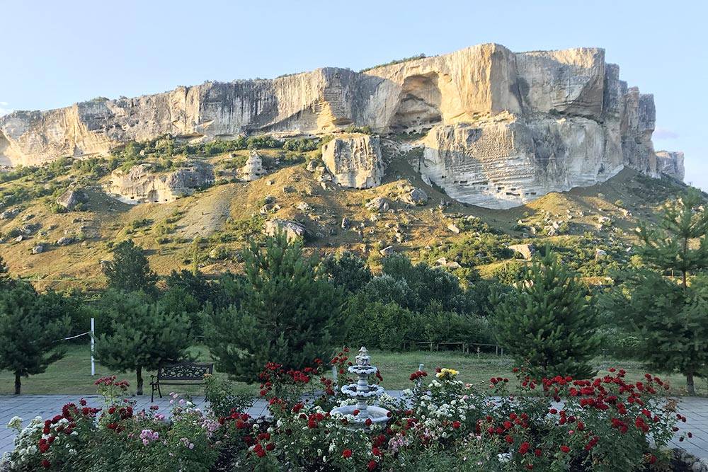 В 2017 году мы поздно приехали к Качи-Кальону и не успели взобраться на вершину. Но скала поразила нас красотой, и мы вернулись сюда в 2019 году