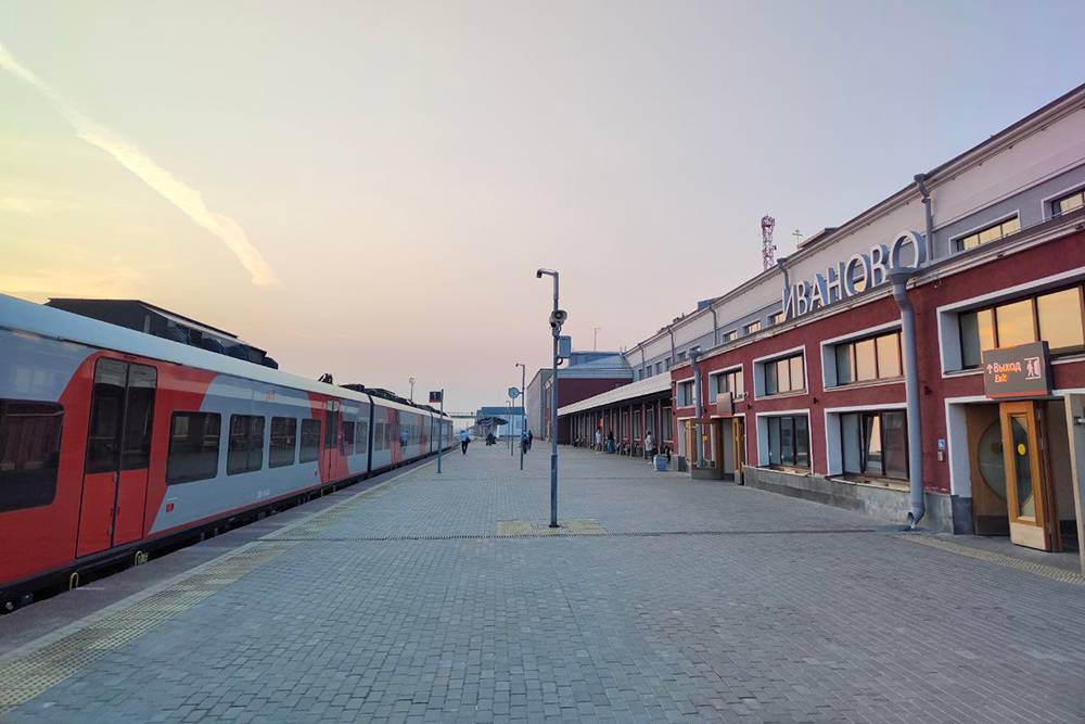 Железнодорожный вокзал Иванова на рассвете