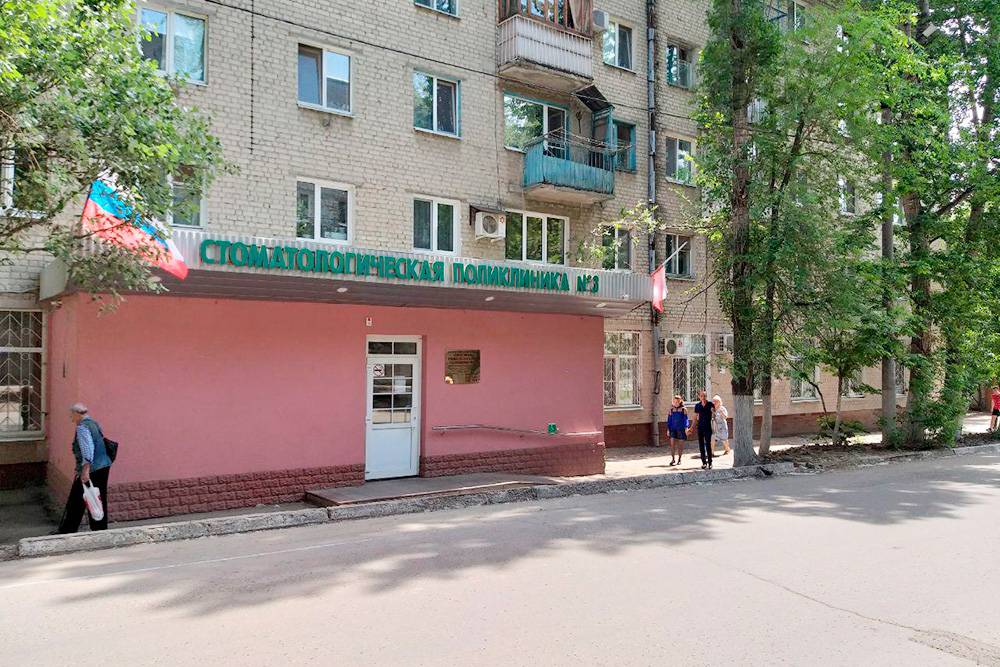 Платные отделения муниципальных поликлиник обычно находятся на первых этажах жилых домов