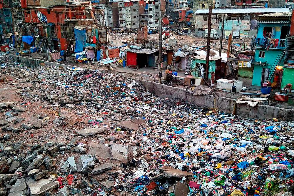 Трущобы и горы мусора — визитная карточка Мумбаи