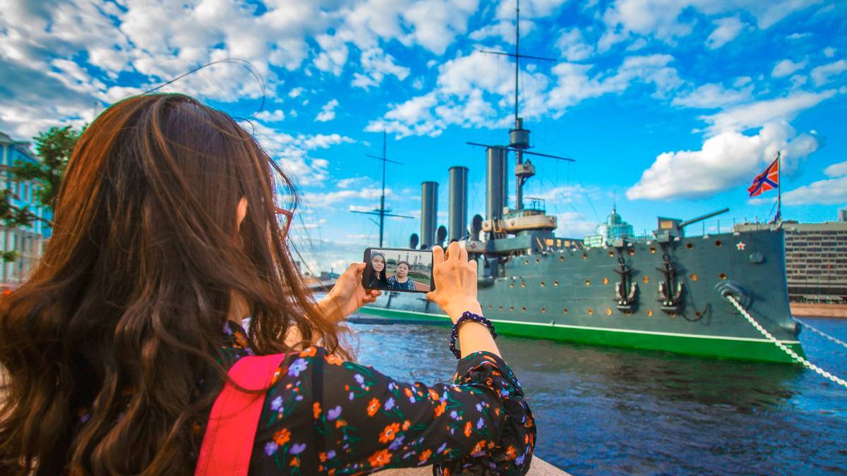 Сколько стоит свозить маму в Санкт-Петербург