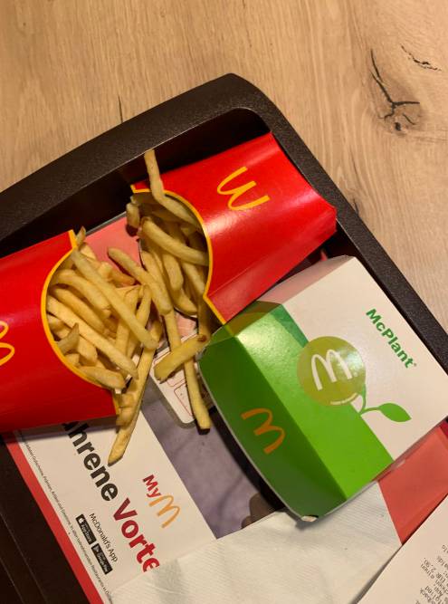 Бургеры с растительным мясом в «Макдональдсе» кладут в бело-зеленую коробку