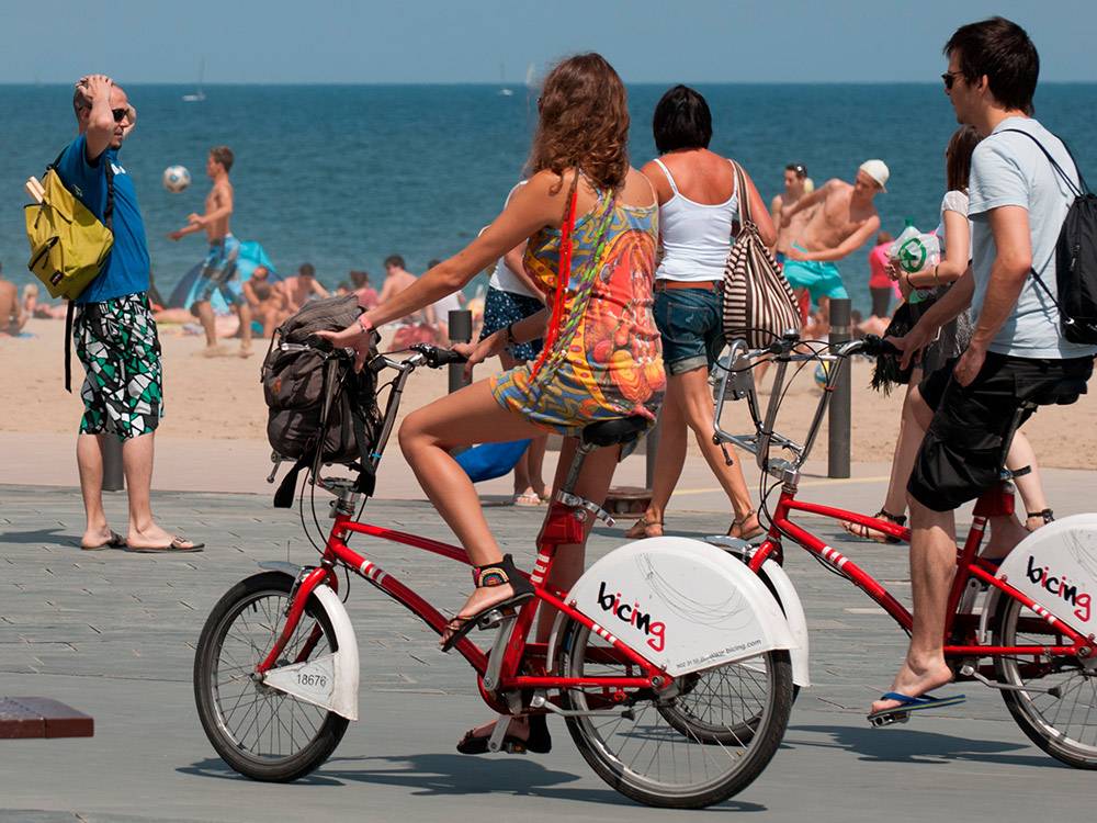 Те самые красные велосипеды «Бисинг». Фото: Shutterstock
