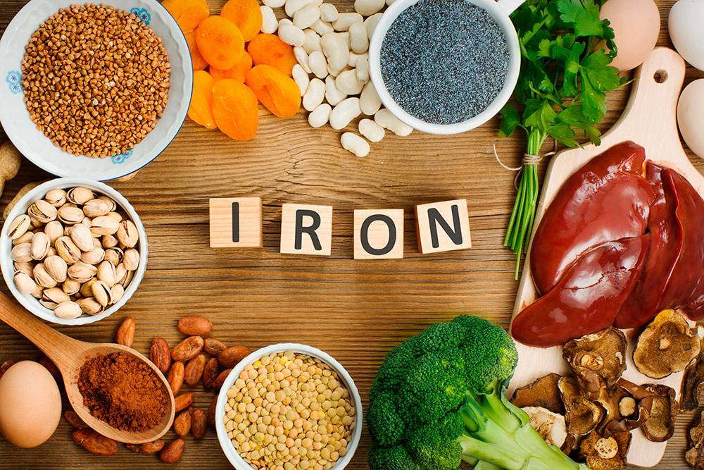 Самый надежный способ получать железо — сочетать мясные блюда с салатом. Источник: Evan Lorne / Shutterstock