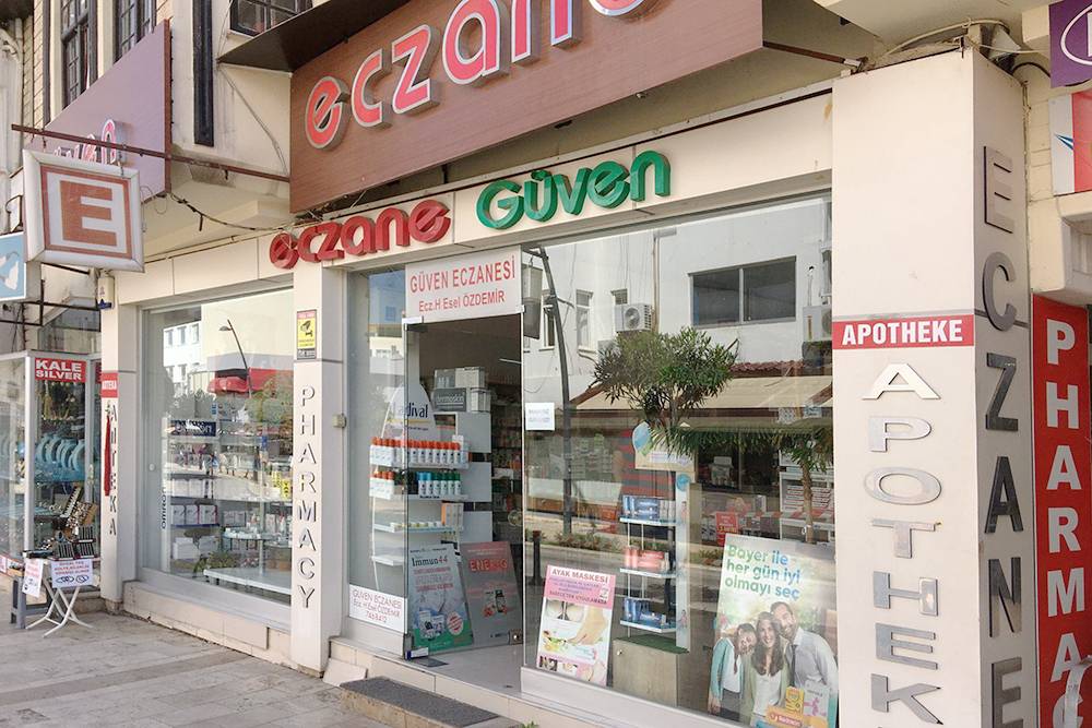 Так выглядит стандартная аптека — «эчзане» по-турецки