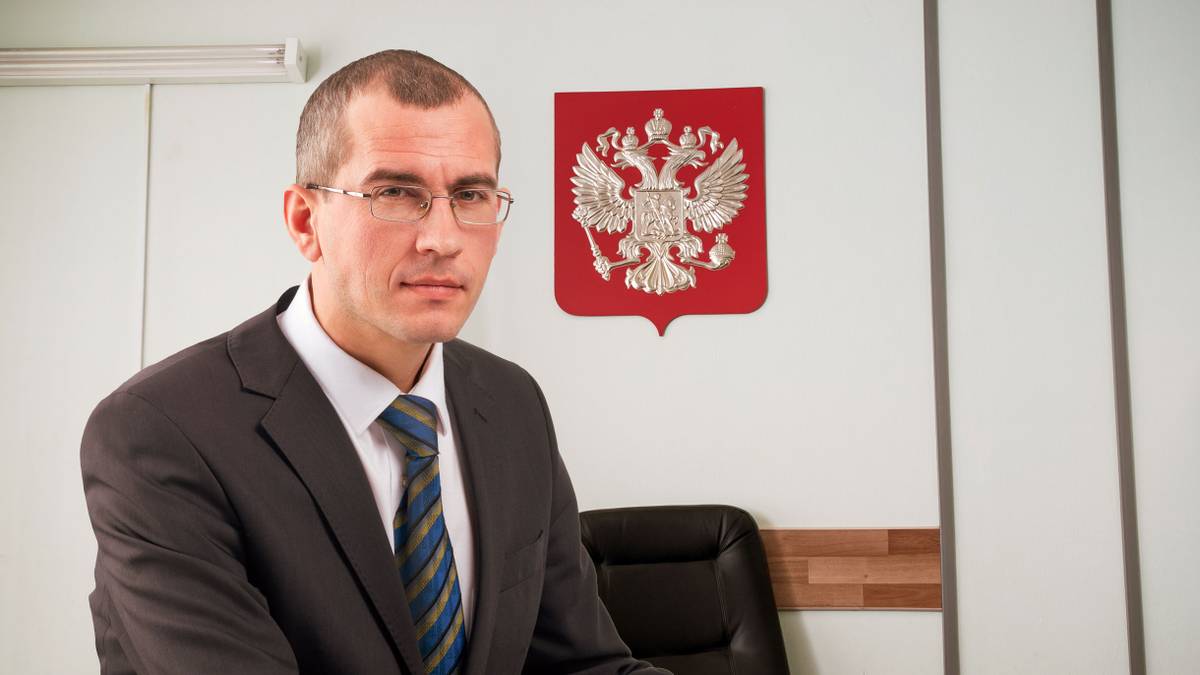 Как мужчина не захотел оплачивать допуслуги нотариуса и остался без заверенных копий