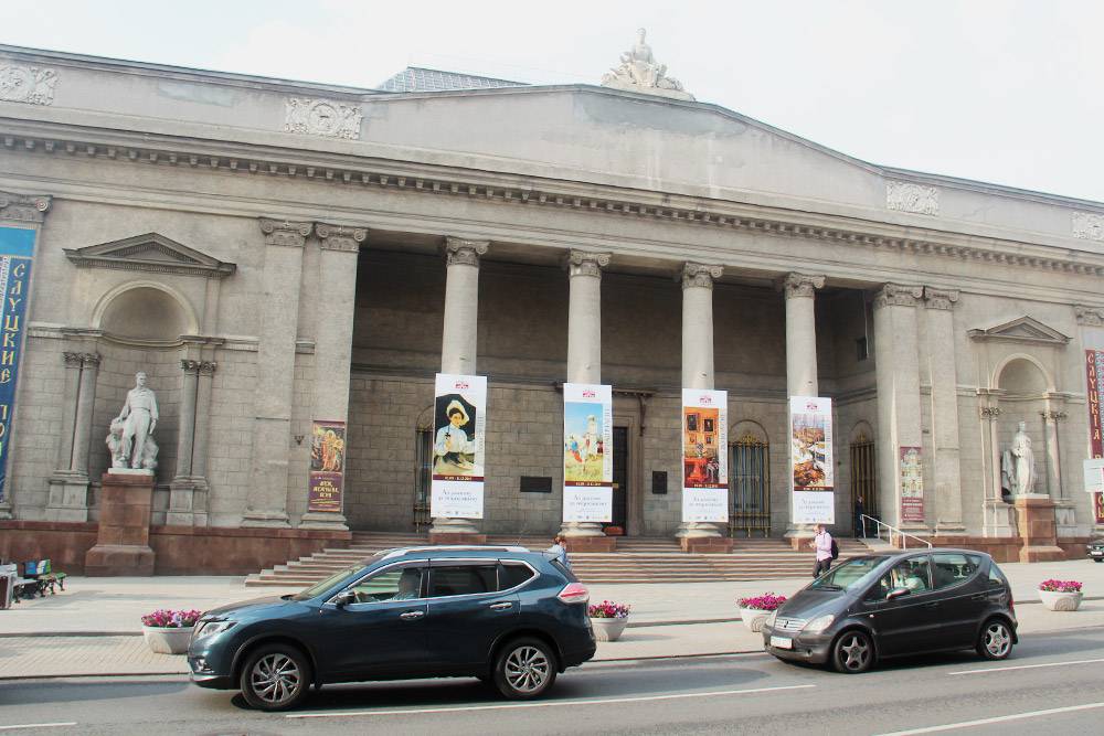 Здание музея напоминает античный храм