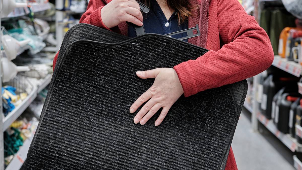 Коврики для авто: из чего делают и какие виды бывают