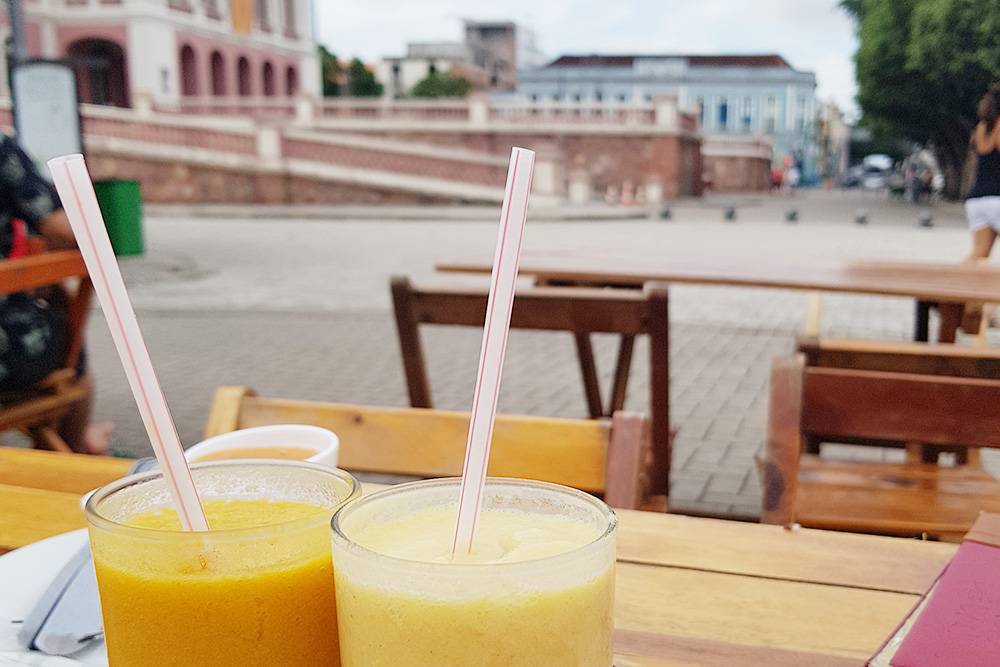 Фреши из кешью и фрукта tapereba — перевод на русский мне неизвестен