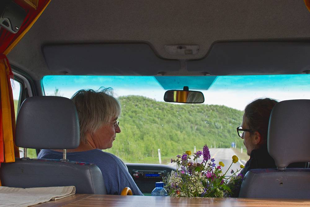 Эта пенсионерка из Нидерландов путешествует по Норвегии в своем доме на колесах