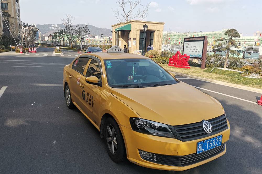 «Фольксваген» построил в Китае свой завод, поэтому многие местные таксисты теперь ездят на машинах этой марки