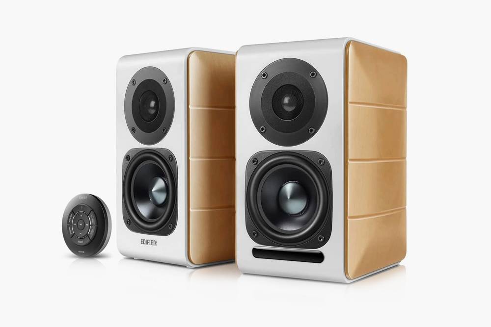 Активные Edifier S880DB имеют мощность 88 ватт и не требуют подключения усилителя. Стоят такие 24 195 <span class=ruble>Р</span>