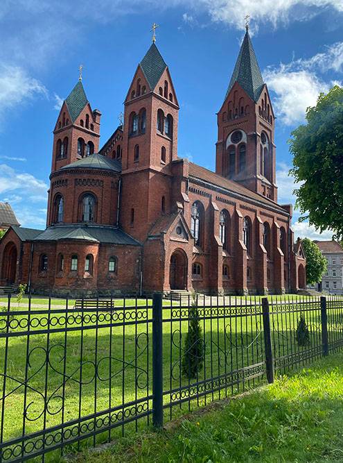 Во время Великой Отечественной войны церковь практически полностью разрушили