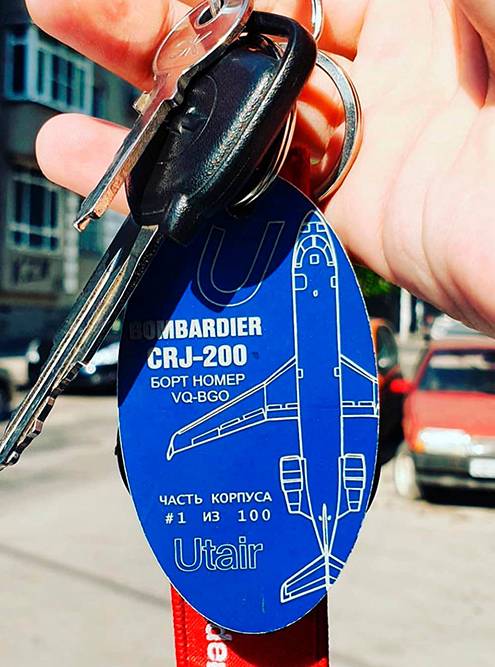 Брелок из&nbsp;части CRJ200. Такие сувениры популярны на&nbsp;Западе. Это самое бюджетное изделие Ru-Sky — стоит 990&nbsp;рублей